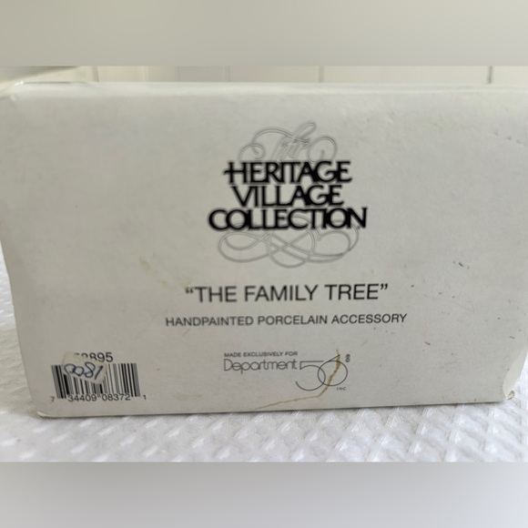 Department 56 “The Family Tree” - Picture 2 of 5